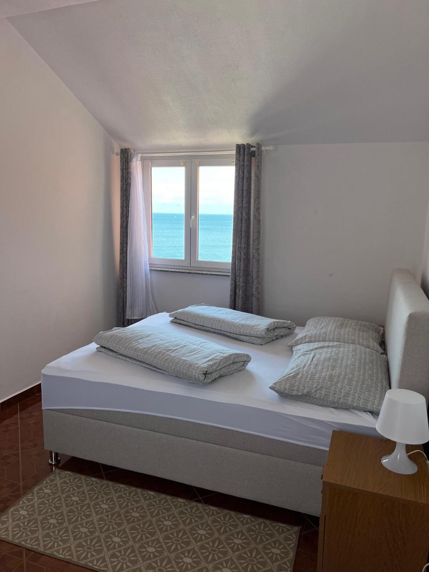 Guest House Laura 克尔维尼维赫 外观 照片