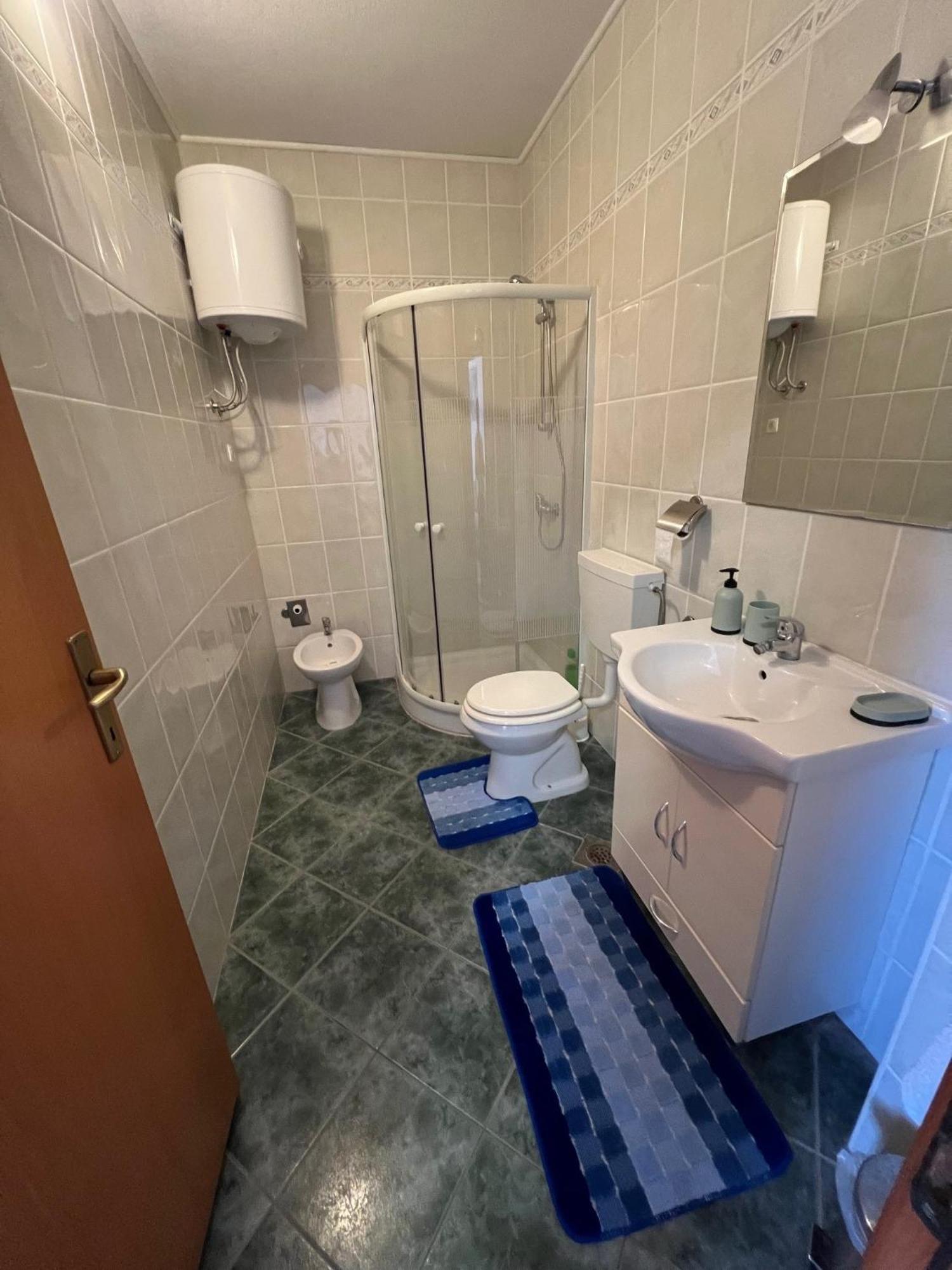 Guest House Laura 克尔维尼维赫 外观 照片