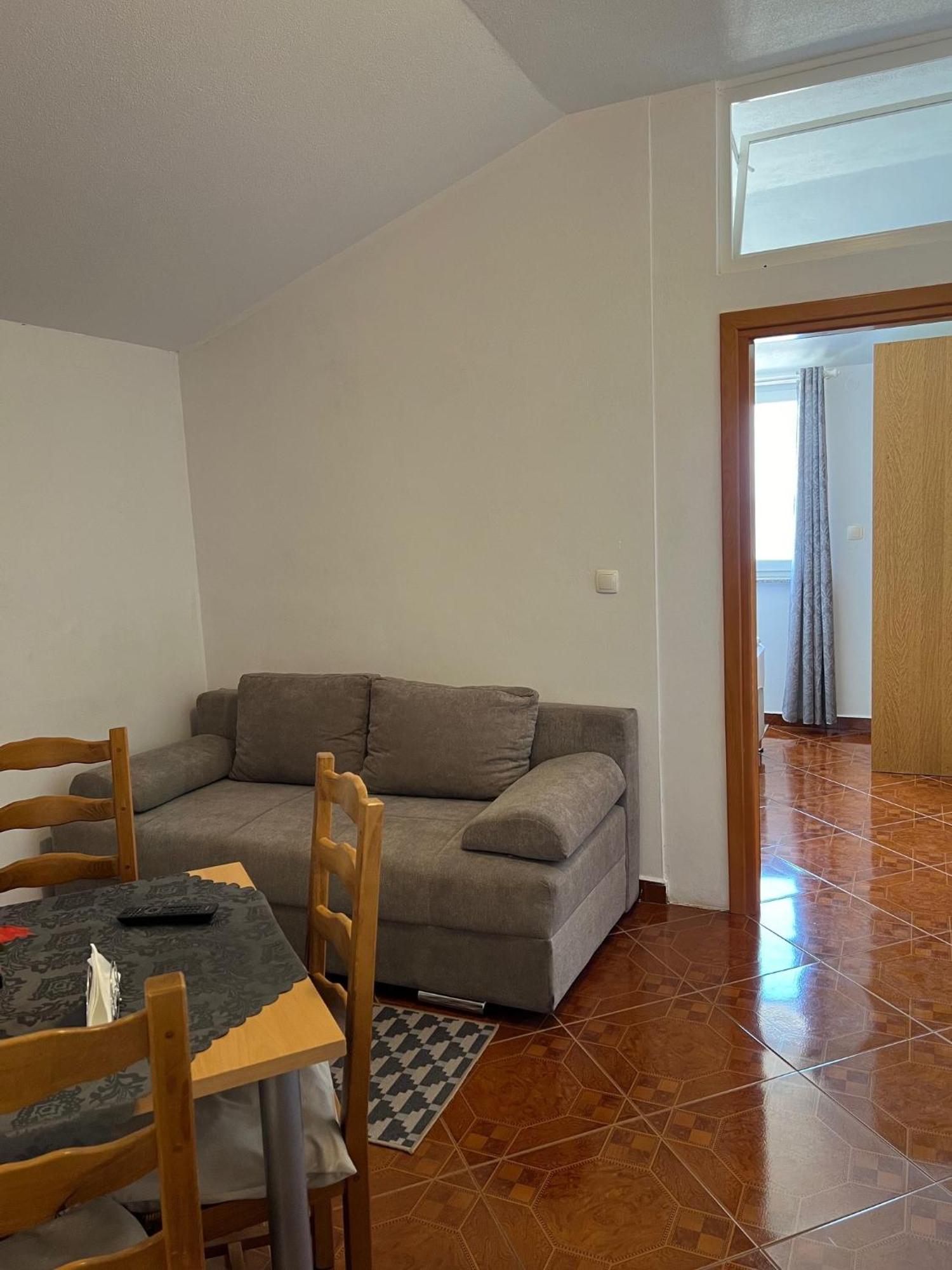 Guest House Laura 克尔维尼维赫 外观 照片