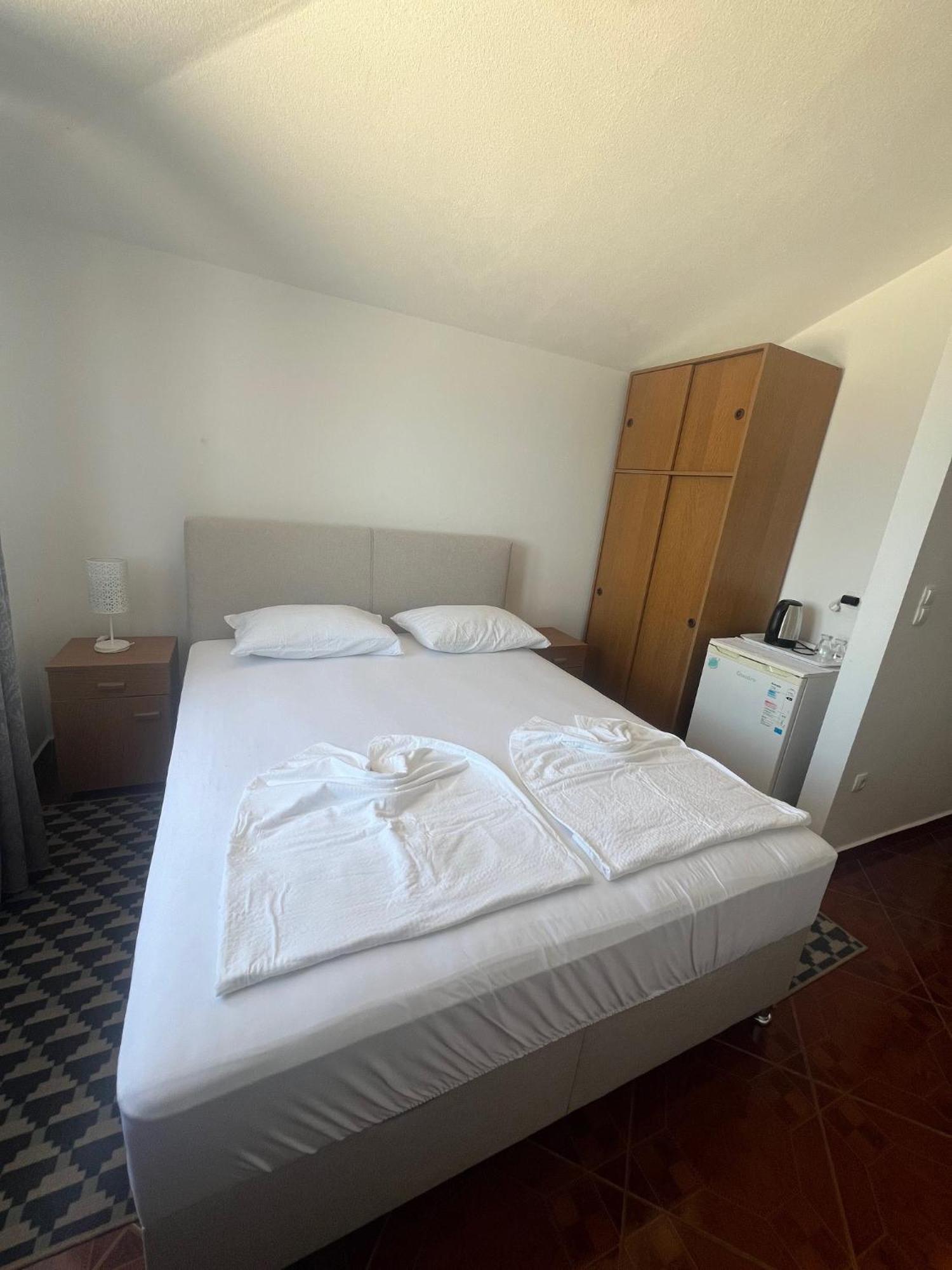 Guest House Laura 克尔维尼维赫 外观 照片