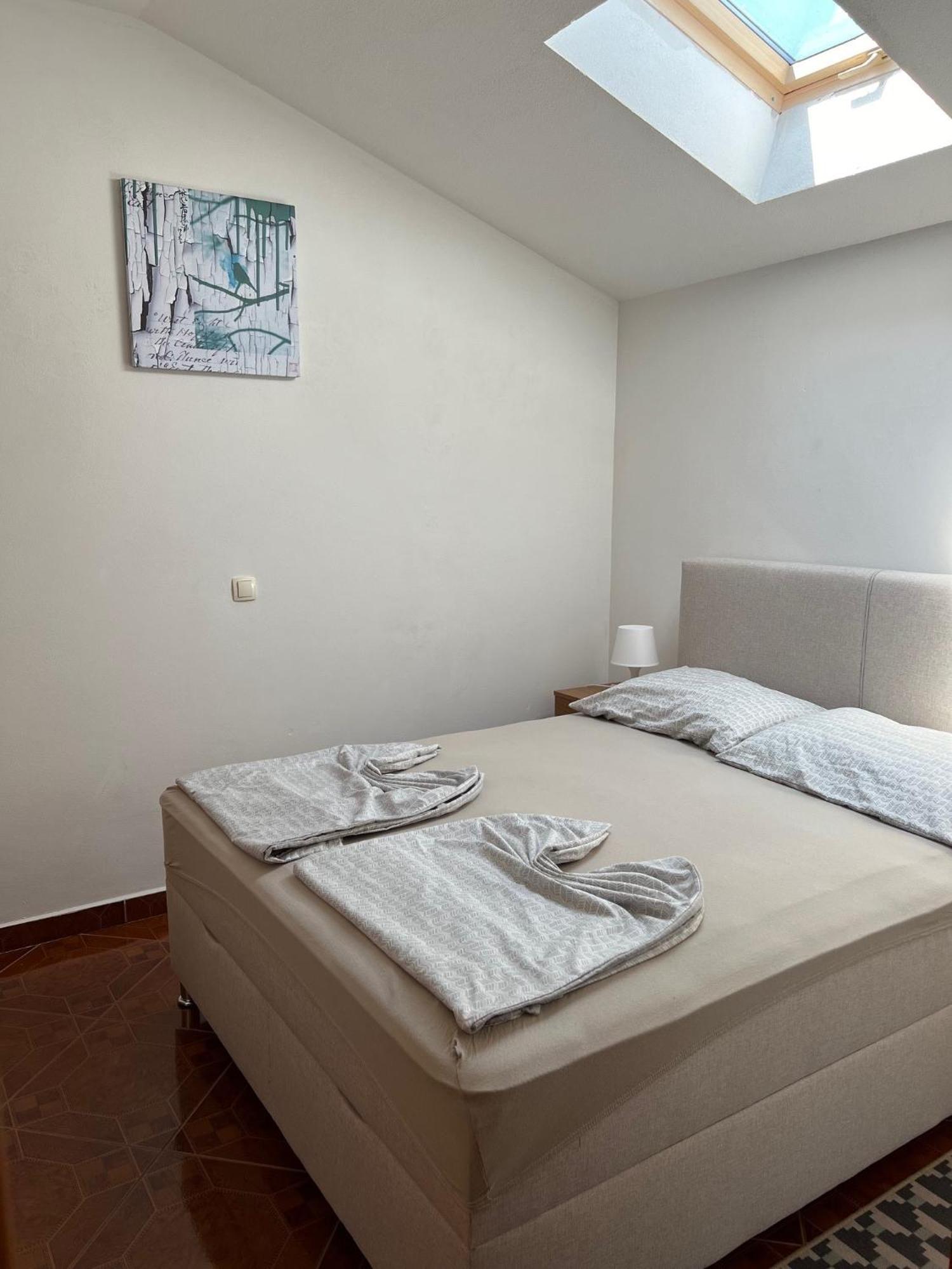 Guest House Laura 克尔维尼维赫 外观 照片